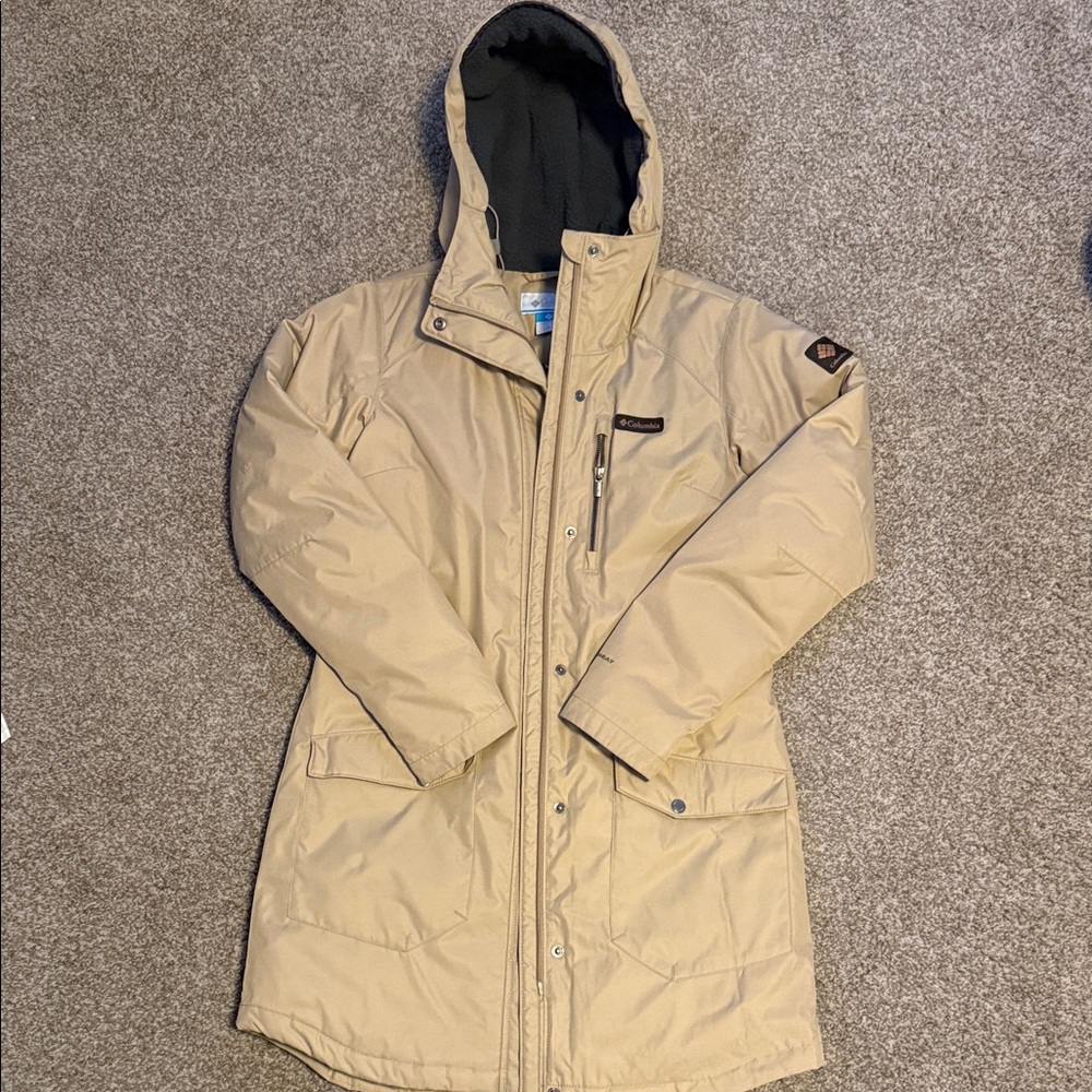 New Columbia Parka never worn Hood fleece lined Size M